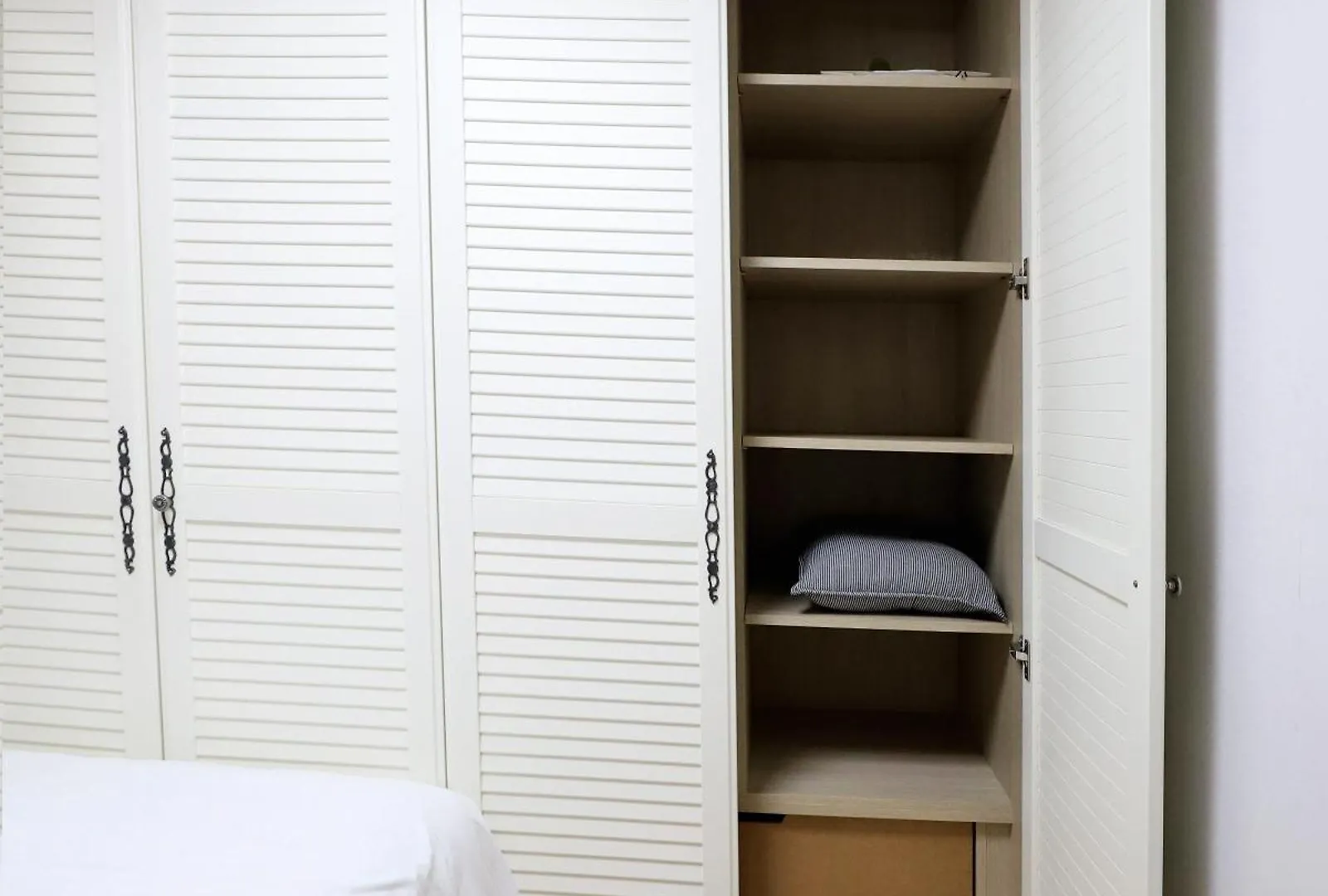 Yoksam Apartment 40M 2 Bedrooms 1 Private Bathrooms Seoul South Korea