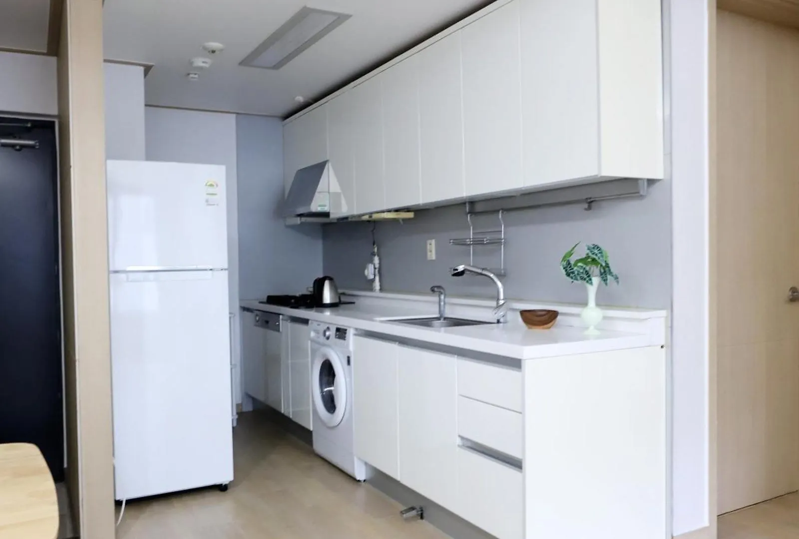 Yoksam Apartment 40M 2 Bedrooms 1 Private Bathrooms Seoul