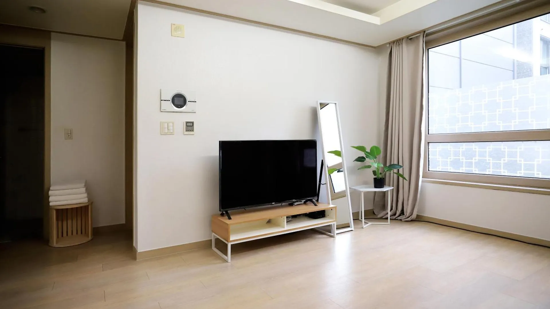 Yoksam Apartment 40M 2 Bedrooms 1 Private Bathrooms Seoul 0*,  Sydkorea